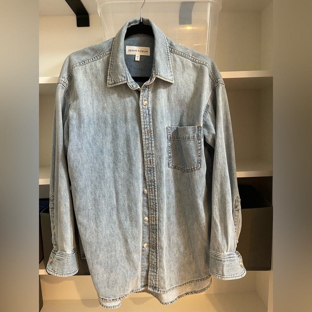 Aritizia Denim Forum The 80’s Comfy Denim shirt in light blue (Bleu Bellini?) SM